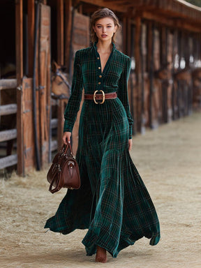 Herbstliches Luxus-Maxikleid: Samtig weiches Karo-Design für jede Gelegenheit