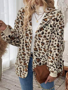 Herbsttrend: Wilder Leopardenprint Hoodie - Warm, Stylisch & Komfortabel