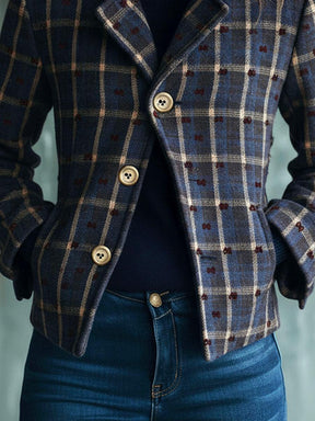 Winter-Eleganz: Blue Plaid Blazer mit verlängerten Ärmeln