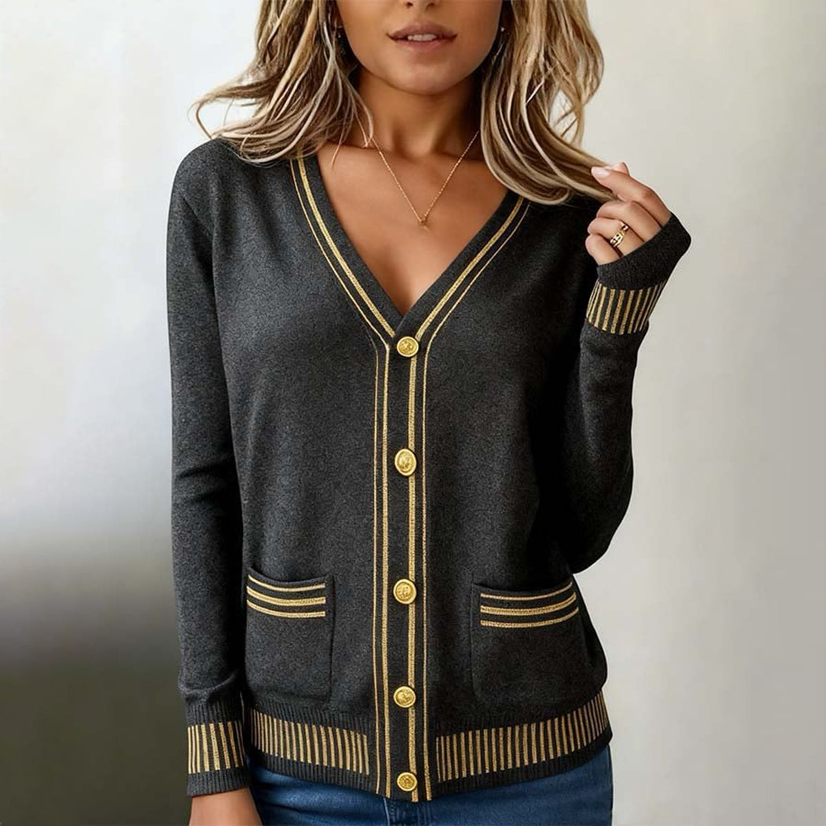 Herbstlicher Luxus-Cardigan mit Goldakzenten - Perfekt für Layering