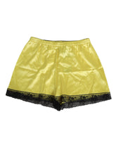 Dolce & Gabbana Gelbe Satin-Seiden-Unterwäsche-Shorts mit mittlerer Taille