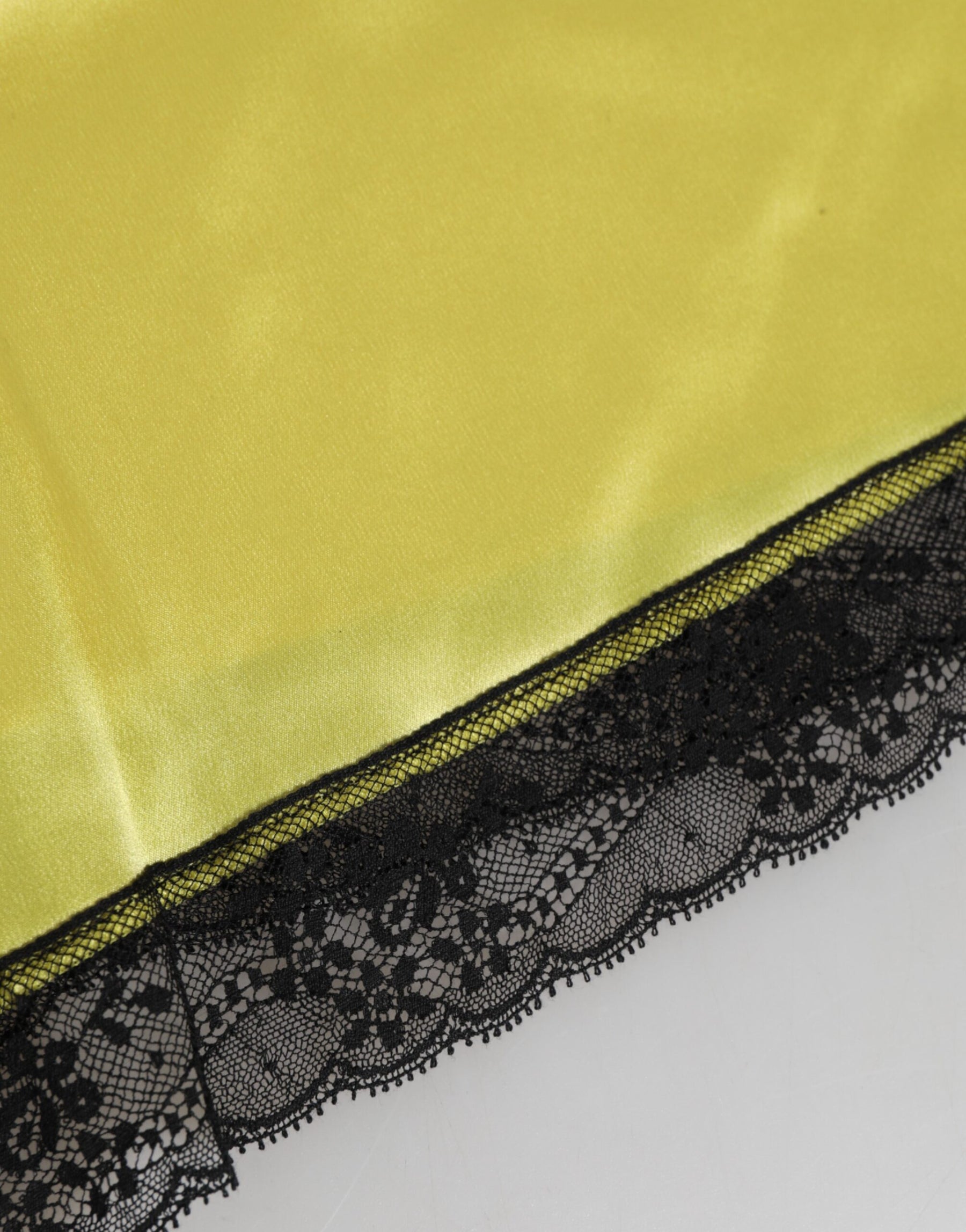 Dolce & Gabbana Gelbe Satin-Seiden-Unterwäsche-Shorts mit mittlerer Taille