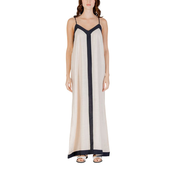 Vero Moda Beigefarbenes Nylon-Maxikleid