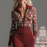Herbstlicher Strick-Cardigan in leuchtendem Rot mit geometrischem Muster