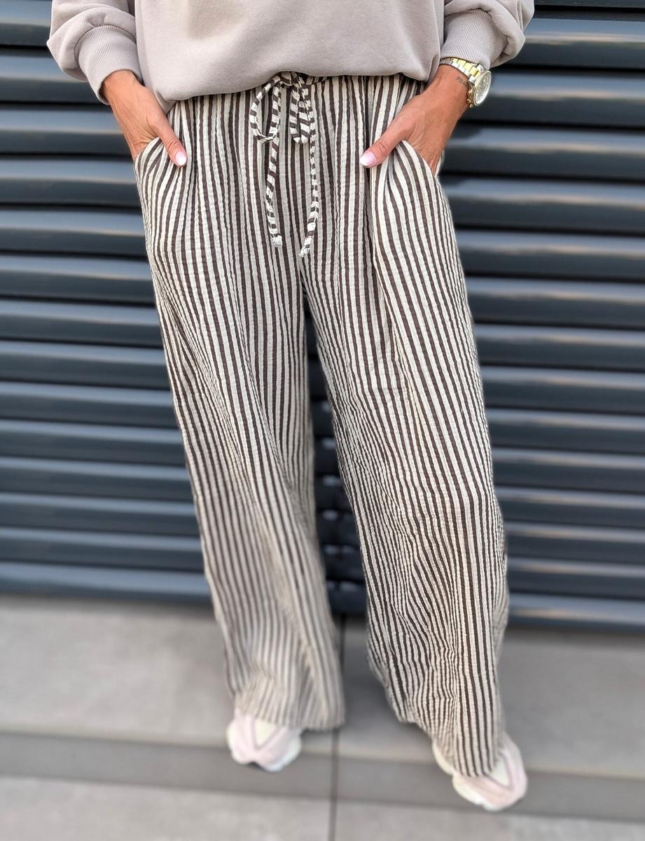 Elastische Herbstshose mit Kordelzug und Streifenprint - Stil trifft Komfort