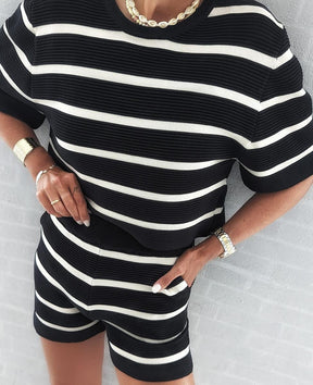 Comfy Short Sleeve Gestreiftes Zweiteiler-Set - Herbstslook mit Stil & Komfort
