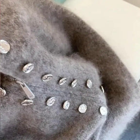 Kuscheliger Fuzzy Grey High Neck Cardigan - Der perfekte Herbstbegleiter