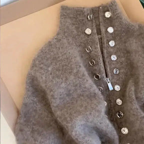 Kuscheliger Fuzzy Grey High Neck Cardigan - Der perfekte Herbstbegleiter