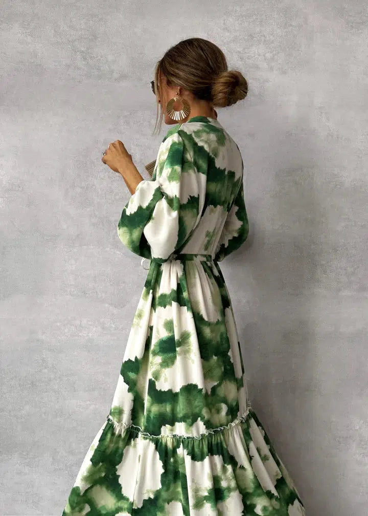 Grünes Langarm V-Ausschnitt Maxikleid - Eleganter Herbstslook in Komfort und Style