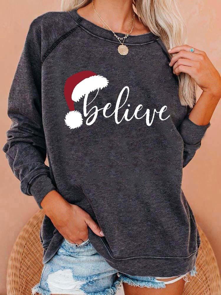 Kuscheliges Believe Weihnachtssweatshirt grau mit Santa-Hut