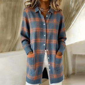 Winter Chic: Blau Karierte Strickjacke - Ihr Stilvoller Begleiter bei Kälte