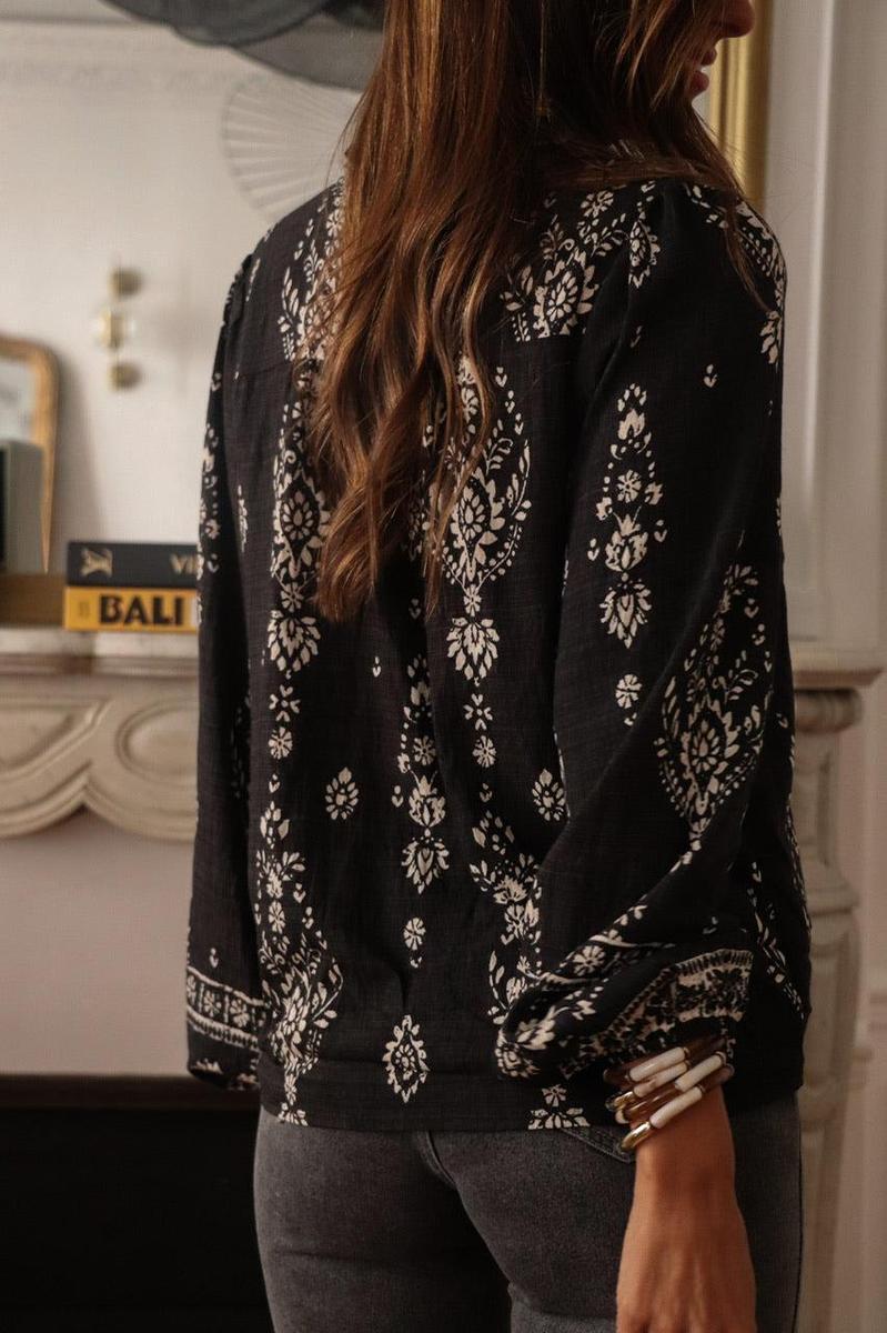 Modernes Langarm-Top in Schwarz - Eleganz trifft auf Herbstsfrische