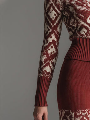 Herbstlicher Strick-Cardigan in leuchtendem Rot mit geometrischem Muster