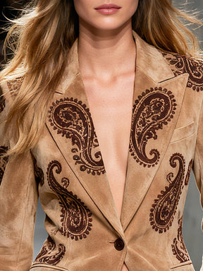 Herbstlicher Luxus: Samtiger Paisley-Print Blazer für stilvolle Herbsttage