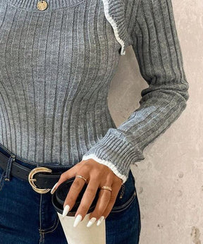Herbstlicher Chic: Grauer Langarm-Pullover mit Stilvollem Eckigen Ausschnitt