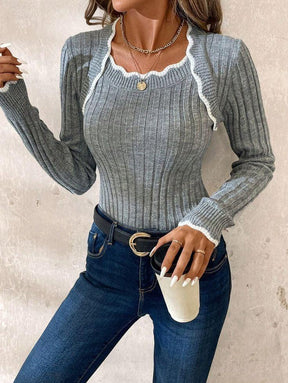 Herbstlicher Chic: Grauer Langarm-Pullover mit Stilvollem Eckigen Ausschnitt