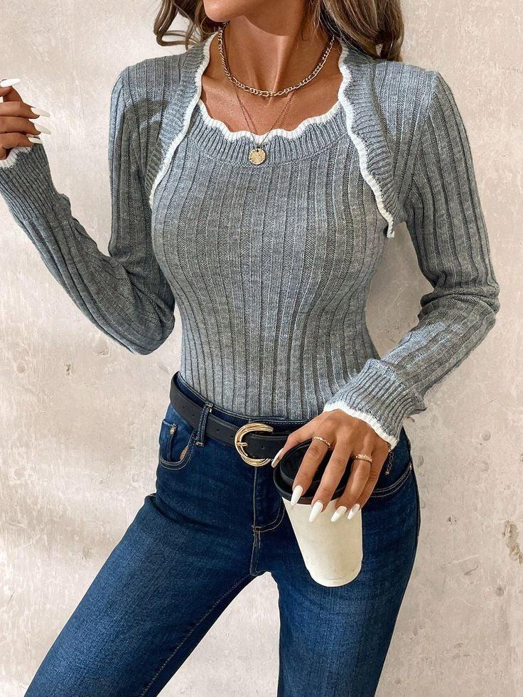 Herbstlicher Chic: Grauer Langarm-Pullover mit Stilvollem Eckigen Ausschnitt