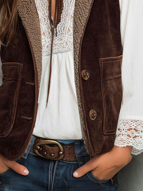 Herbst-Chic: Warme Wildlederweste mit Kunstfell - Der Trend für kühle Tage