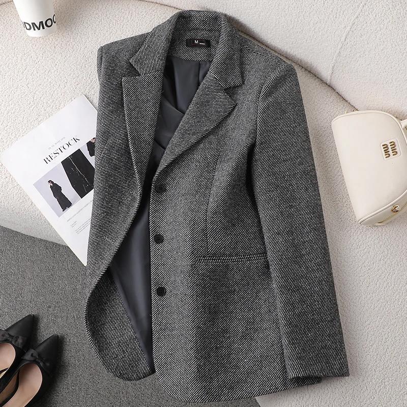 Winterlicher Grey Fischgräten-Blazer - Stilvoll & Warm durch die kalte Jahreszeit