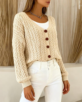 Herbst-Essential: Wärmender Beige Cardigan mit Holzknöpfen