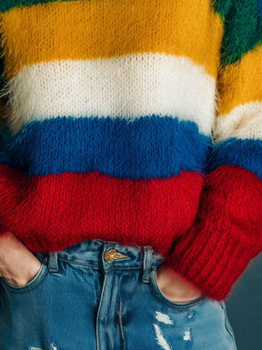 Flauschiger Rainbow Winterpullover – warm, bunt, kuschelig
