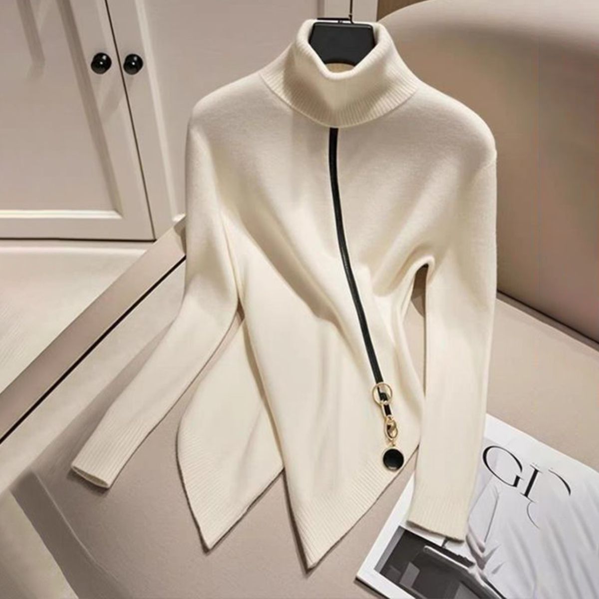 Herbstlicher Chic: Wärmender High Neck Sweater in Elfenbein - Comfy & Stilvoll
