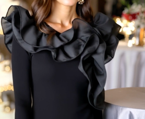 Elegantes schwarzes Winter-Volant Top für Festtage