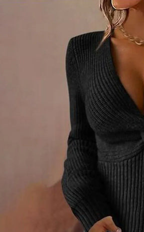 Stilvoller Schwarzer V-Ausschnitt Pullover - Herbstliches Must-Have für Modebewusste